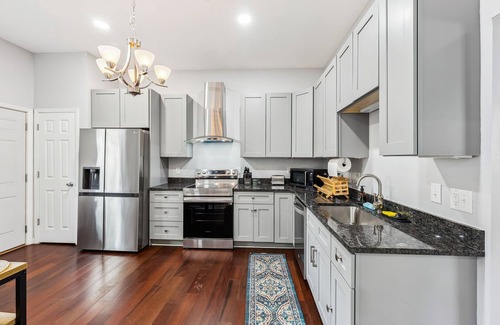 Weinland Park House | Cozy Columbus Escape Near OSU and Downtown – Sleeps 12 - Great for Game Days!