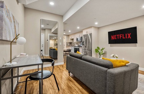 Calgary Apartment | Cozy & Comfortable 2 Bedroom Suite, Mins to Airport, NW Calgary.