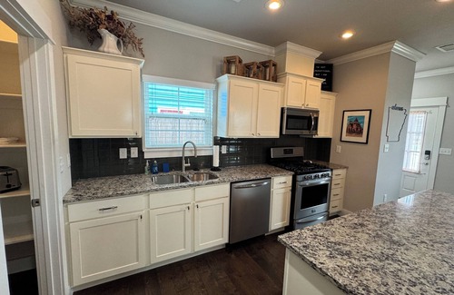 Bentonville - Fayetteville House | Cozy & Comfortable 3 Bedroom House Fantastic Location in NWA