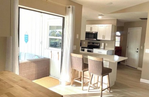 Pebble Beach House | Cozy, Comfortable, 4/2 Pool and Canal Viewnn