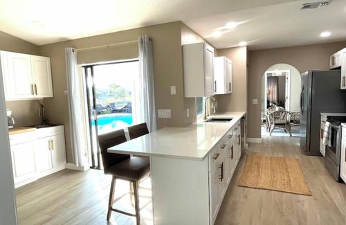 Pebble Beach House | Cozy, Comfortable, 4/2 Pool and Canal Viewnn