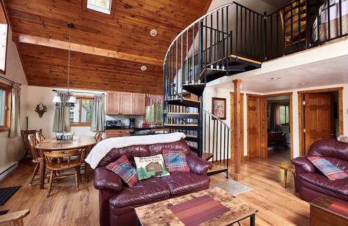 Locust Lake Village Ski Chalet | Cozy, Comfortable and Clean! 3bdr Chalet Walk to Beach and Game Lands.