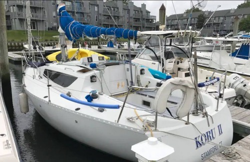 Belmar Boat Rental | Cozy, Comfy and Quaint Blue Sailboat