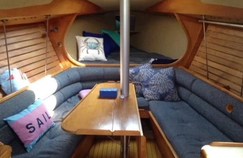 Belmar Boat Rental | Cozy, Comfy and Quaint Blue Sailboat