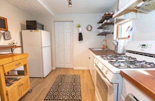 Mount Washington Cottage | Cozy & Comfy Cottage in the City - w/parking!