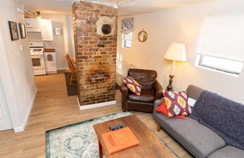 Mount Washington House | Cozy & Comfy Cottage in the City - w parking