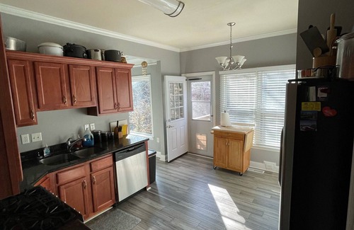 Collier Heights House | COZY COMFY CRAFTSMAN EARLY CHECK IN AVAILABLE. 2600 SQ FT