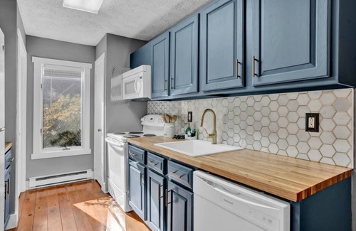 White Haven House | Cozy & Comfy | Steps to Jack Frost Skiing & Golf