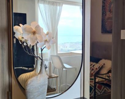 Pasay Apartment | Cozy Comfy Suite 2BR w Balcony - Amazing Manila Bay View and City Skyline near MOA