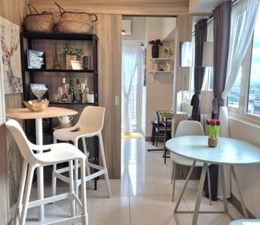 Pasay Apartment | Cozy Comfy Suite 2BR w Balcony - Amazing Manila Bay View and City Skyline near MOA