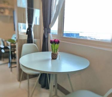 Pasay Apartment | Cozy Comfy Suite 2BR w Balcony - Amazing Manila Bay View and City Skyline near MOA