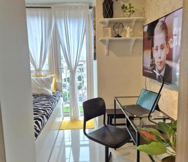 Pasay Apartment | Cozy Comfy Suite 2BR w Balcony - Amazing Manila Bay View and City Skyline near MOA