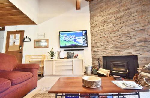 Mammoth Lakes House | COZY Condo at Canyon Lodge! Sleeps 8, a walk to Canyon Lodge
