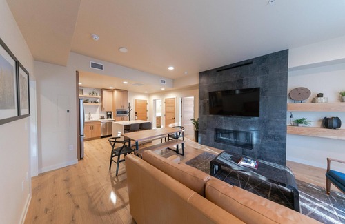 Tamarack Resort Condo | Cozy Condo|Fireplace|Balcony with Mountain View