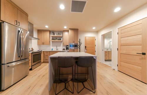 Tamarack Resort Condo | Cozy Condo|Fireplace|Balcony with Mountain View