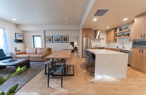 Tamarack Resort Condo | Cozy Condo|Fireplace|Balcony with Mountain View