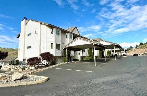 Chelan Apartment | Cozy Condo in Chelan with Balcony & Views