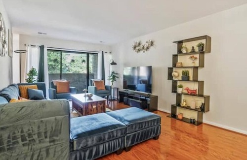 Reston Condo | Cozy Condo in Reston, walking distance Wiehle Station, Near Reston Town Center