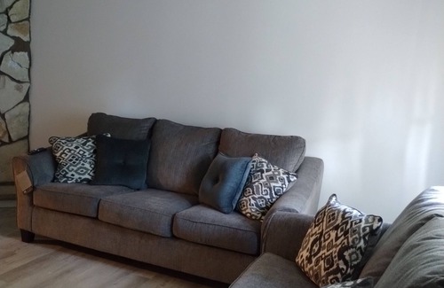Bedford Condo | Cozy Condo in Serene Neighborhood