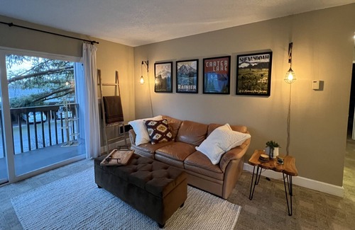 West Haven-Sylvan Condo | Cozy Condo in the Woods!