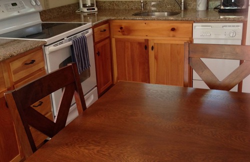 Carrabassett Valley Condo | Cozy Condo in Snowbrook Village With Pool and Free WiFi