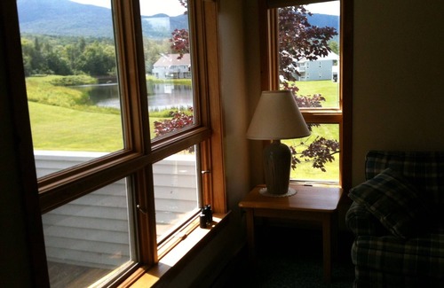 Carrabassett Valley Condo | Cozy Condo in Snowbrook Village With Pool and Free WiFi