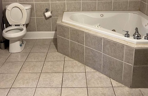 Dorchester Condo | Cozy Condo w/ Housekeeping Service
