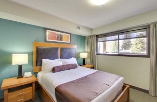 Copperstone Resort House | Cozy Condo With Hot Tub Gym and Underground Parking