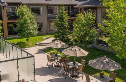 Copperstone Resort House | Cozy Condo With Hot Tub Gym and Underground Parking