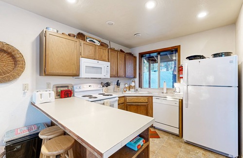 McCall Condo | Cozy Condo with Deck, Wood Fireplace - Easy Access to Golf and the Slopes