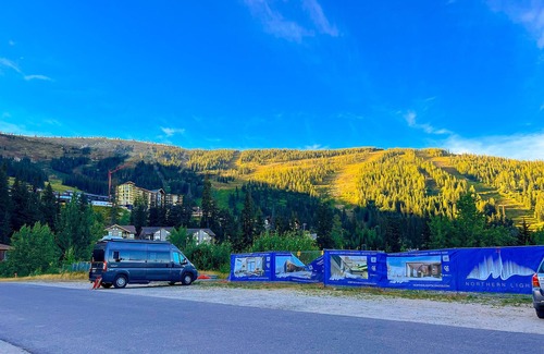 Sandpoint Condo | Cozy condo with gorgeous views at Schweitzer Mtn Resort! 5-min walk to ski runs.