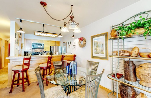 Mountain House Condo | Cozy Condo with Great Views, Shared Pool & Hot Tub - 350 Yards to the Slopes