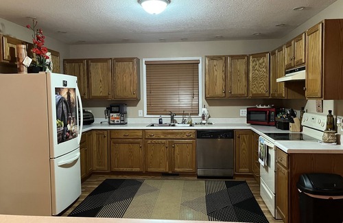 Ottawa Condo | Cozy condo with jetted tub /master suite for business or leisure