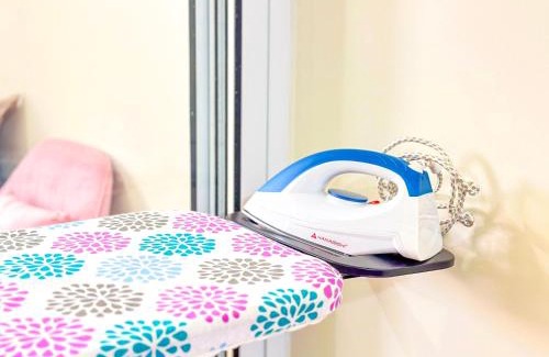 Kapitolyo Apartment | Cozy Condo with Netflix, Pool & Garden, Walk to Spas