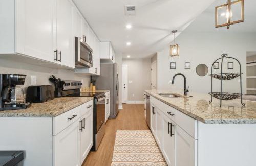 Williamsburg House | Cozy Condos with Kitchens & Pet-Friendly