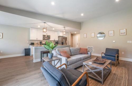 Williamsburg House | Cozy Condos with Kitchens & Pet-Friendly