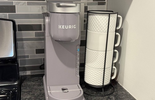 Lower Vailsburg House | Cozy & Contemporary 2 BD Apt Near Seton Hall University