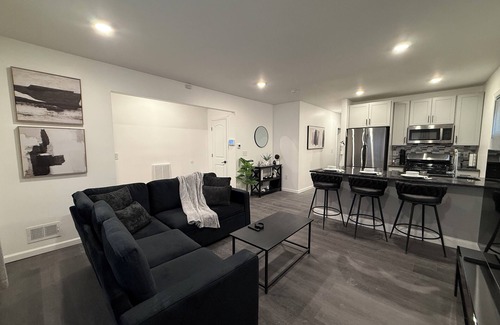 Lower Vailsburg House | Cozy & Contemporary 2 BD Apt Near Seton Hall University