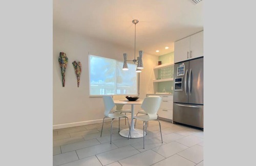 Englewood House | Cozy Contemporary Getaway - walk to the beach