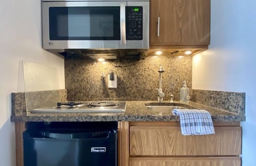 Acme Apartment | ☀ Cozy-Contemporary Lake-View Studio @ The Shores