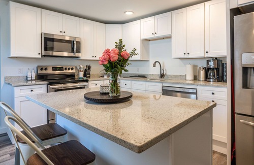 Kennebunk Condo | Cozy Contemporary River's Edge Retreat