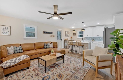 Acworth House | Cozy,Convenient home in Downtown