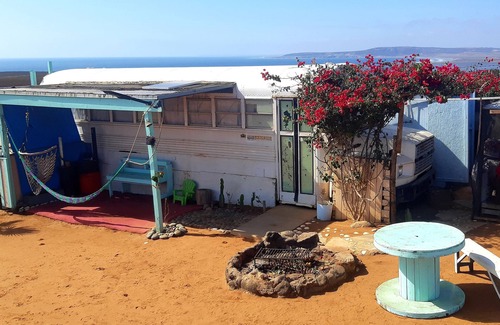 Vicente Guerrero House | Cozy converted bus located 10 min walk from the beach .