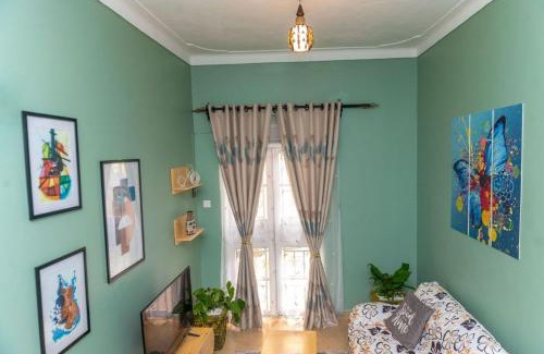 Kampala Apartment | COZY COOL ,WIFI 6 MINS WALK TO ACACIA MALL