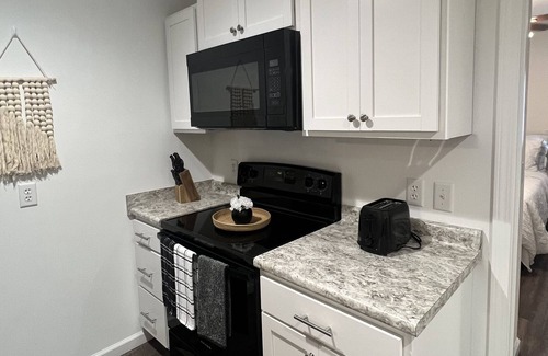 Ludowici House | Cozy Corner A Townhouse Treasure! 15 minutes from Fort Stewart