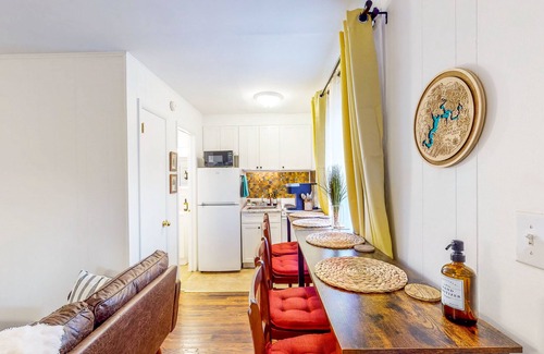 Bloomington House | Cozy corner apt in conveniently located fourplex - near downtown, university