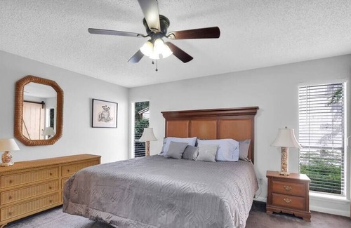 Southside House | ~Cozy Corner Casa Sleeps 9 Screened Patio~