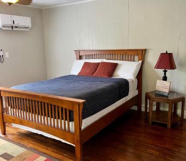 Hot Springs House | Cozy Corner In The City