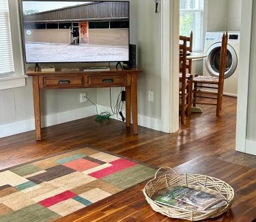 Hot Springs House | Cozy Corner In The City