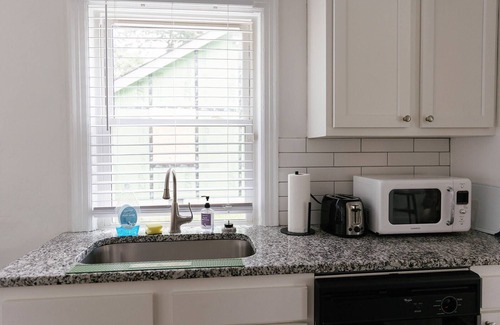 Lexington House | Cozy Corner - Little House in Downtown Lexington